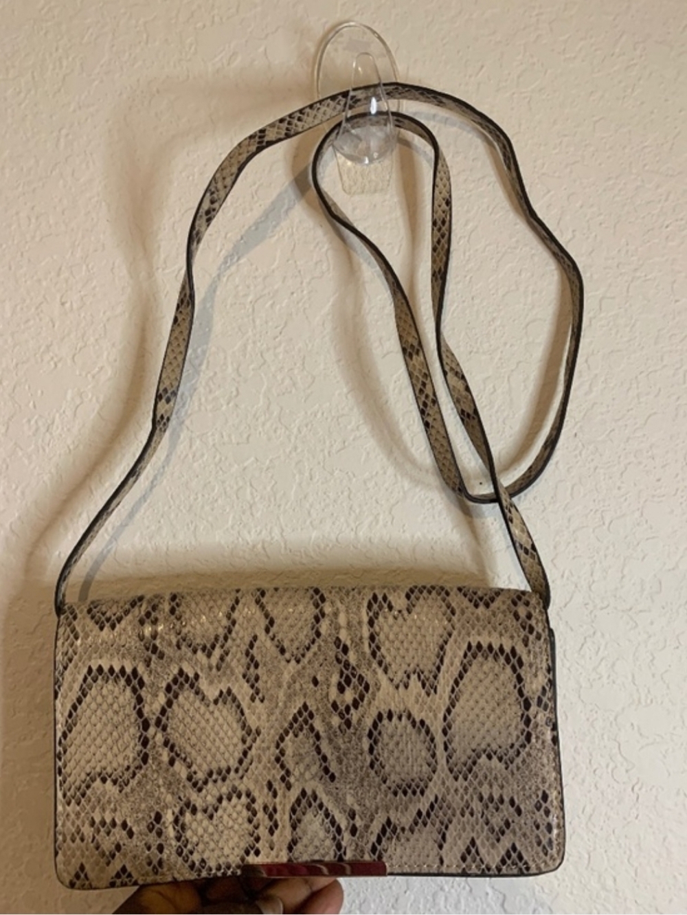 H&M Beige Snake-Print Faux Crossbody Bag with Black Pattern - Picture 4 of 6